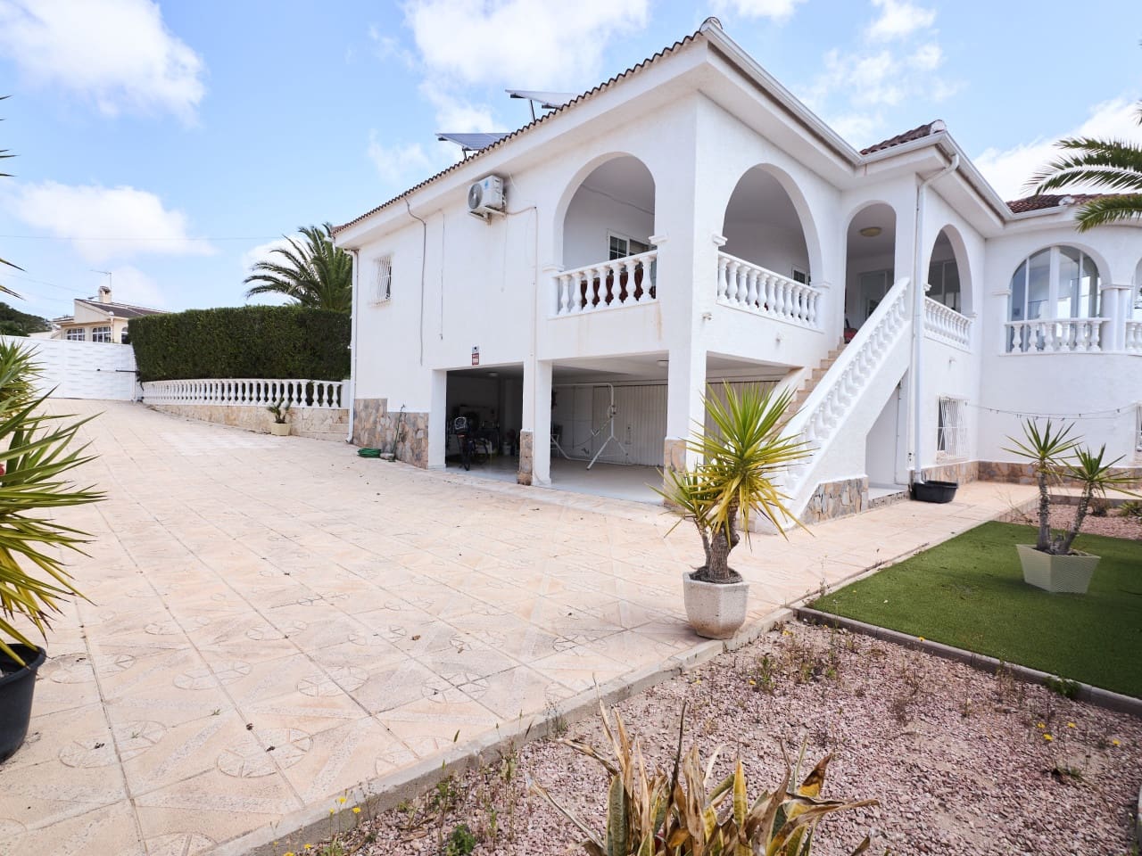 4 slaapkamer Villa te koop in Ciudad Quesada met zwembad garage - € 744.000 (Ref: 9813447)