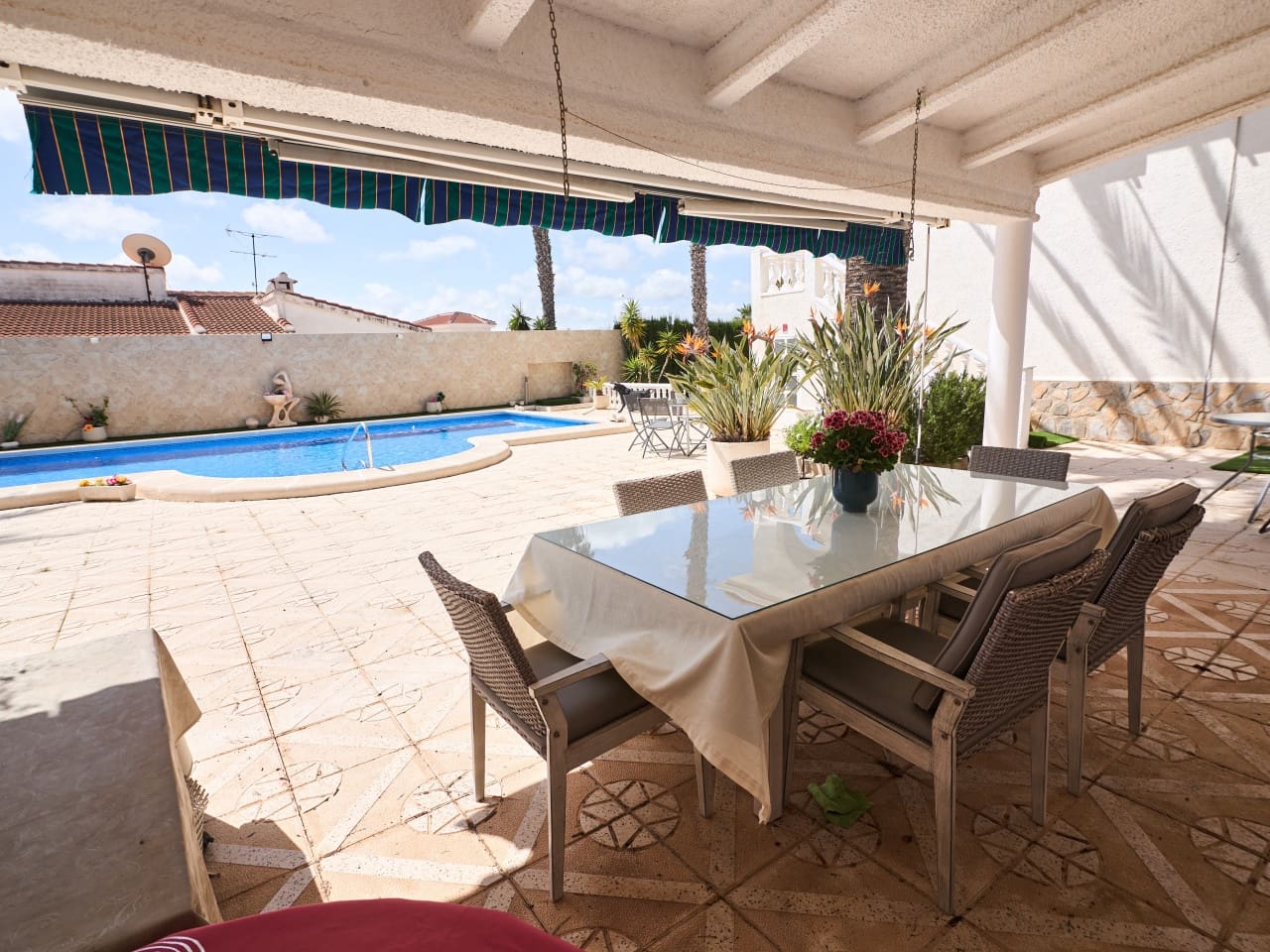 4 slaapkamer Villa te koop in Ciudad Quesada met zwembad garage - € 744.000 (Ref: 9813447)