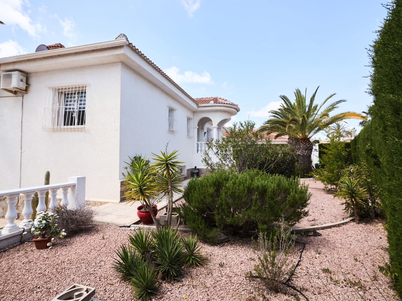4 slaapkamer Villa te koop in Ciudad Quesada met zwembad garage - € 744.000 (Ref: 9813447)