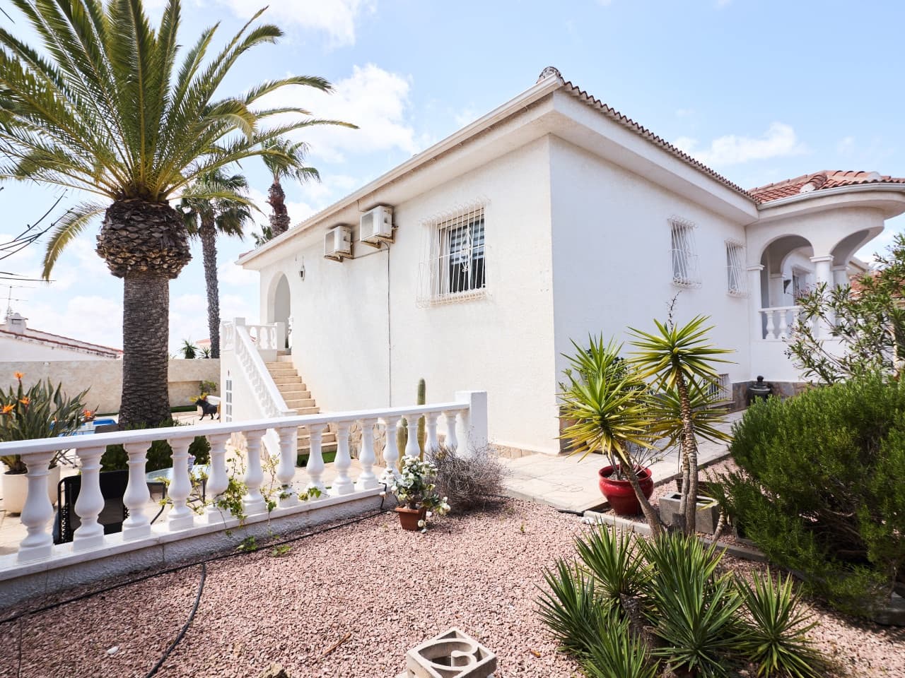 4 slaapkamer Villa te koop in Ciudad Quesada met zwembad garage - € 744.000 (Ref: 9813447)