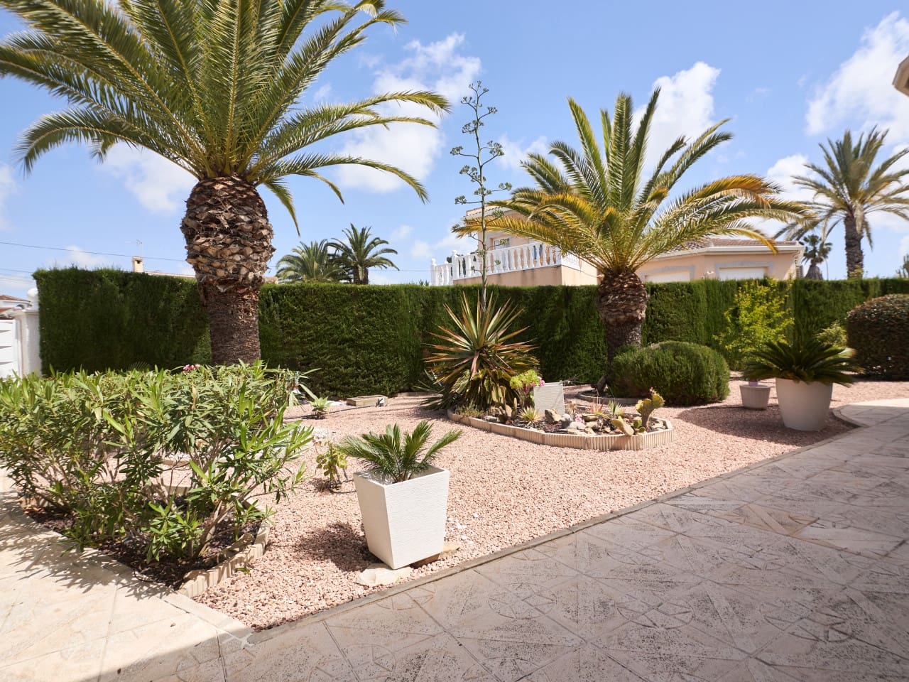 4 slaapkamer Villa te koop in Ciudad Quesada met zwembad garage - € 744.000 (Ref: 9813447)