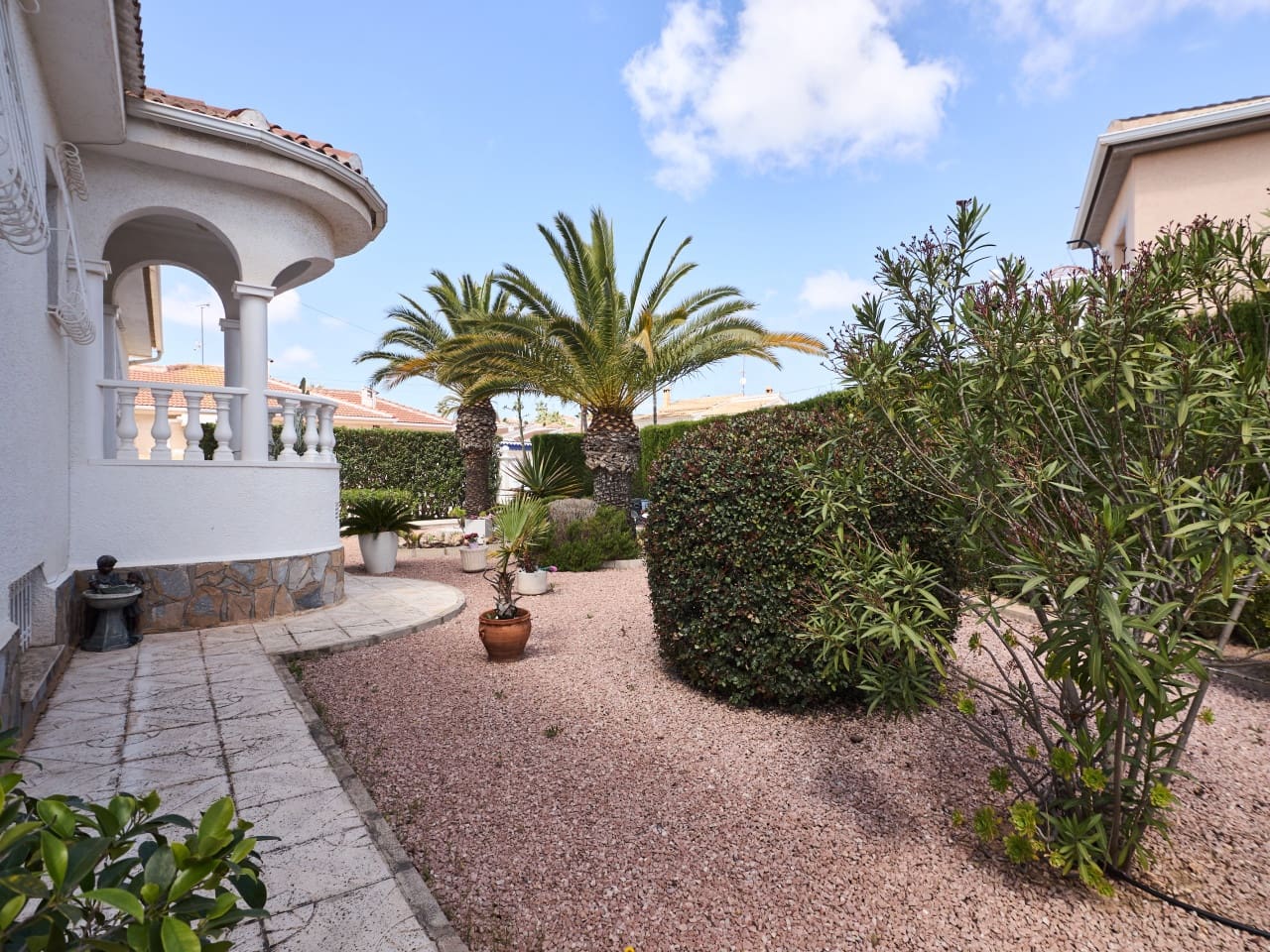4 slaapkamer Villa te koop in Ciudad Quesada met zwembad garage - € 744.000 (Ref: 9813447)