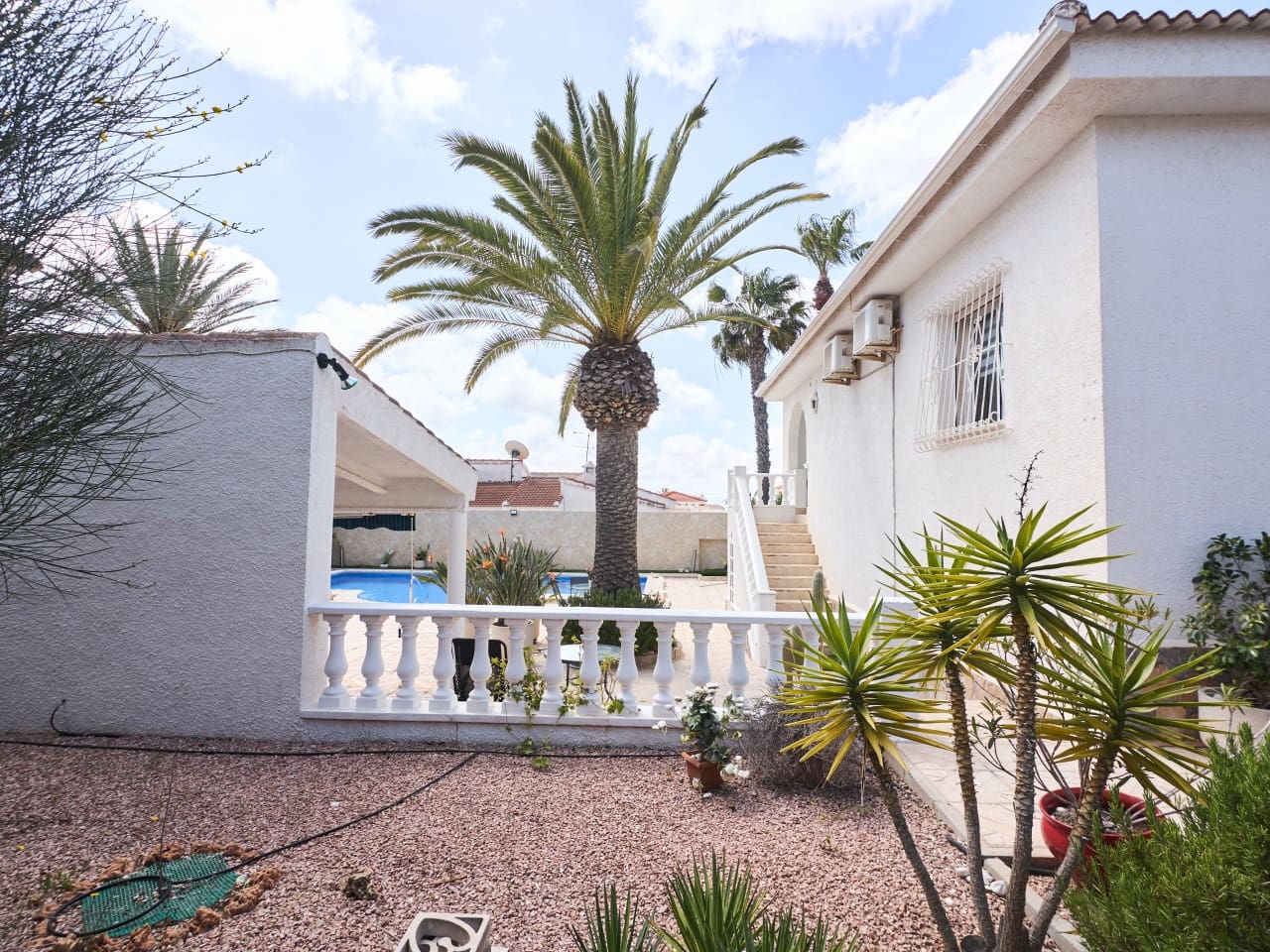 4 slaapkamer Villa te koop in Ciudad Quesada met zwembad garage - € 744.000 (Ref: 9813447)