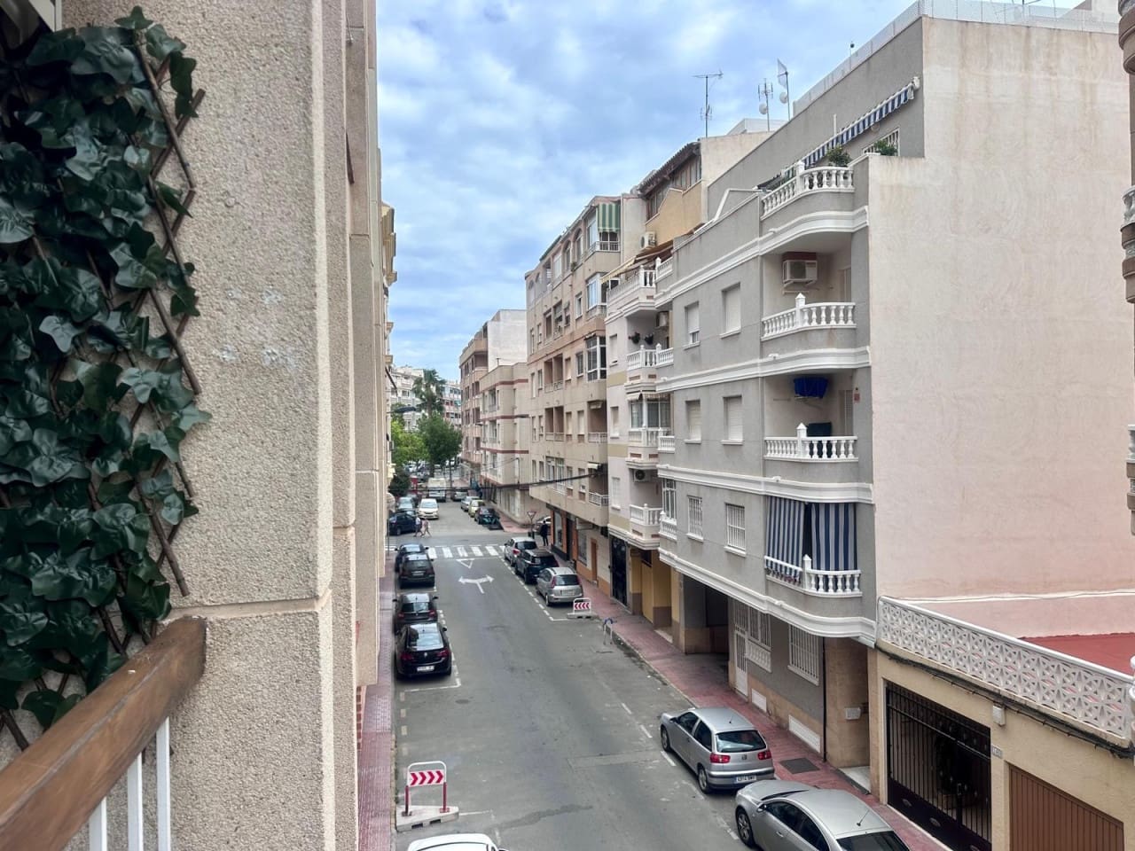 1 sovrum Lägenhet till salu i Torrevieja med pool - 159 900 € (Ref: 9815195)