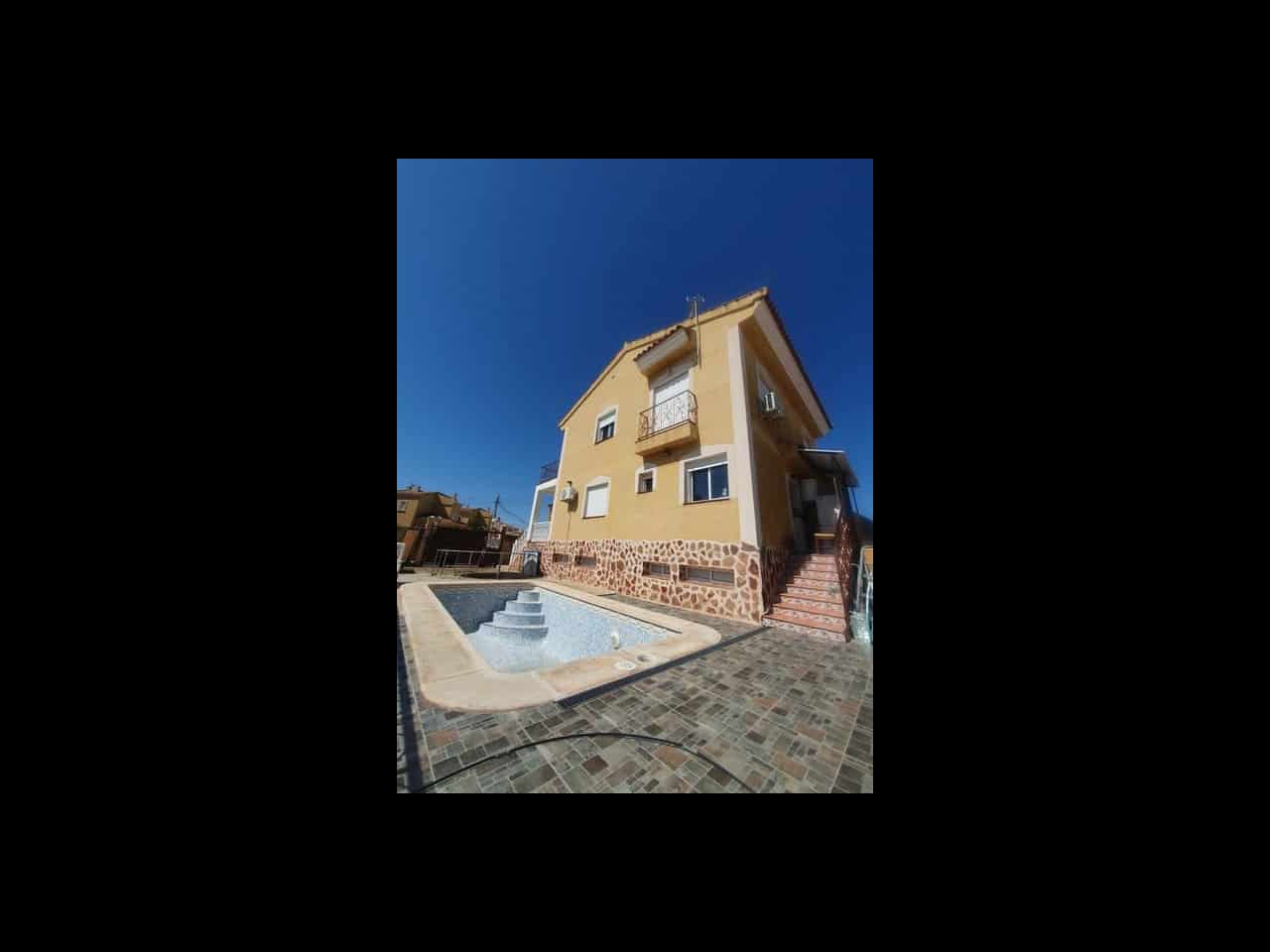 4 quarto Moradia para venda em Villamartin com piscina garagem - 229 000 € (Ref: 9836752)