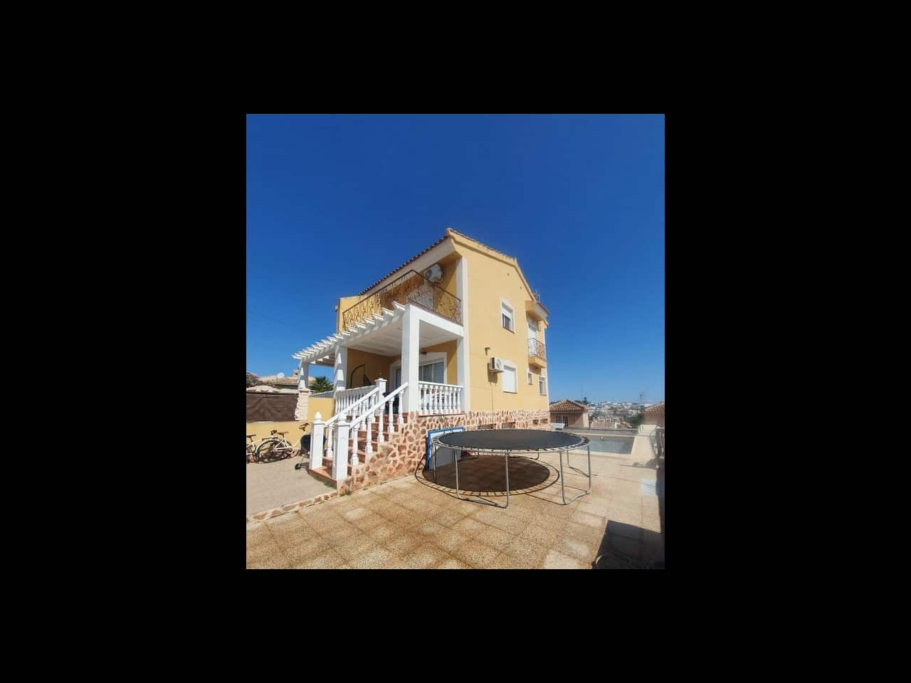 4 quarto Moradia para venda em Villamartin com piscina garagem - 229 000 € (Ref: 9836752)