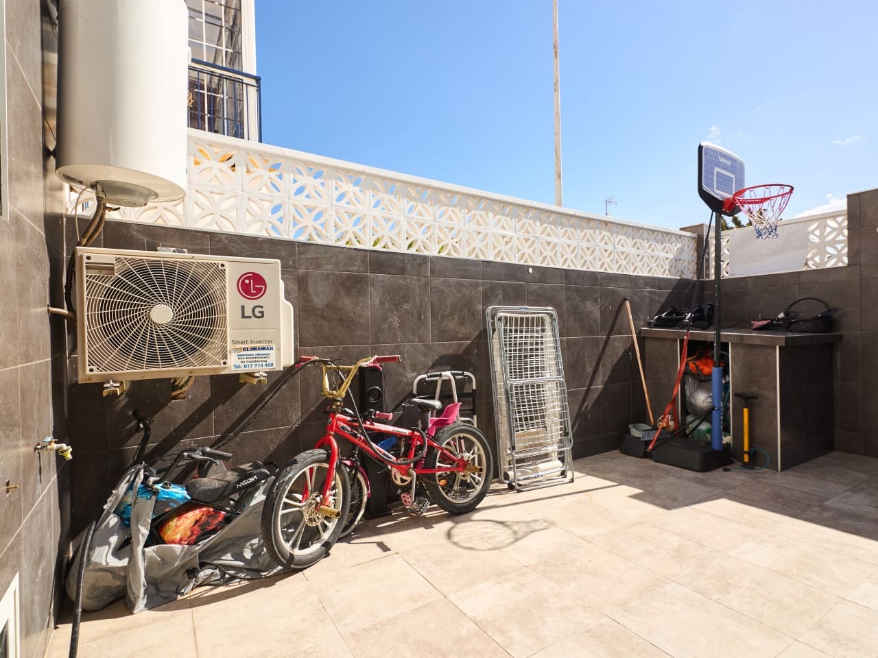 3 bedroom Villa for sale in Torrevieja with pool - € 169,000 (Ref: 9838387)