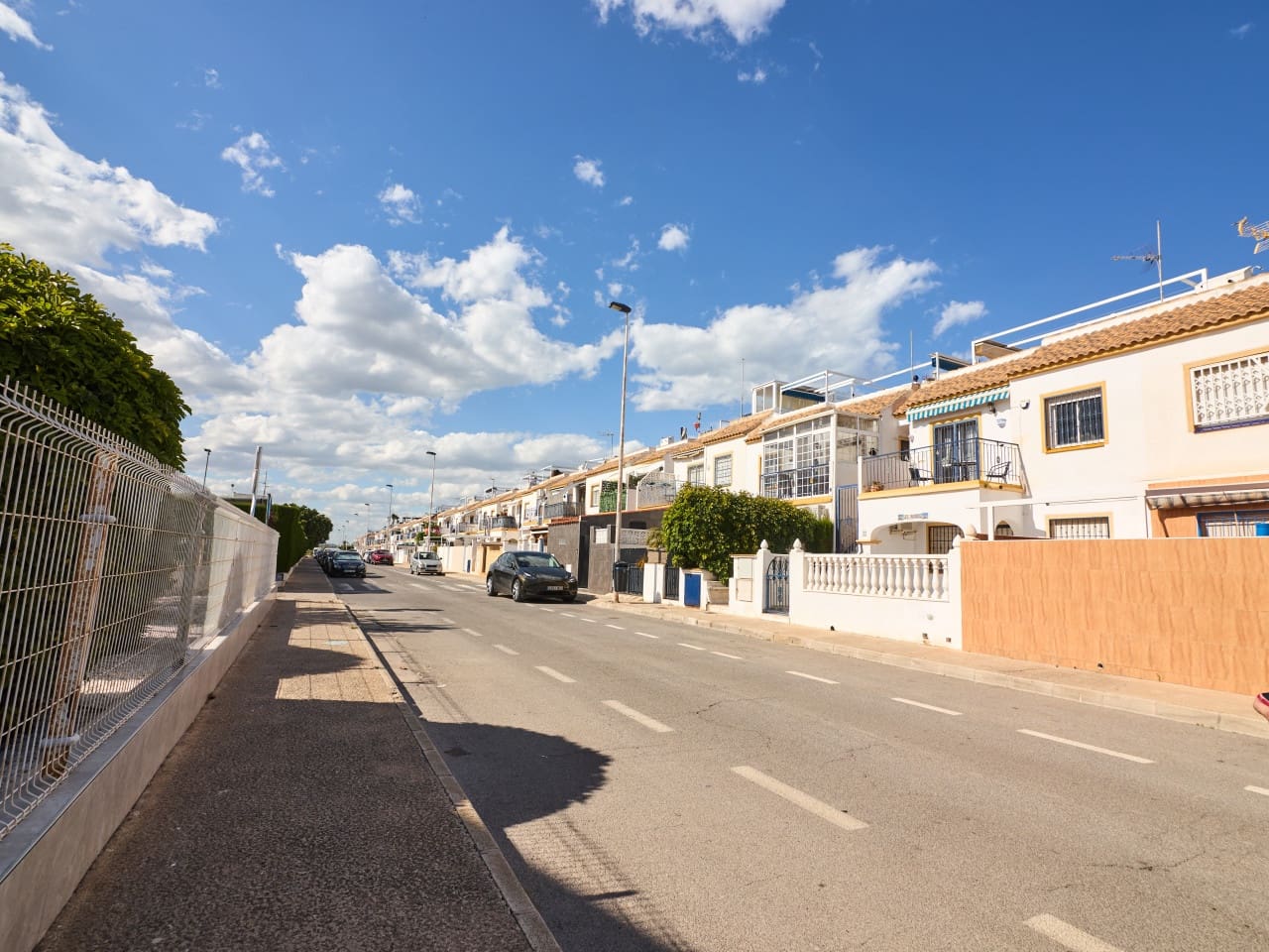 3 bedroom Villa for sale in Torrevieja with pool - € 169,000 (Ref: 9838387)