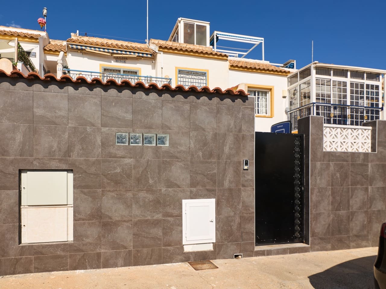 3 bedroom Villa for sale in Torrevieja with pool - € 169,000 (Ref: 9838387)