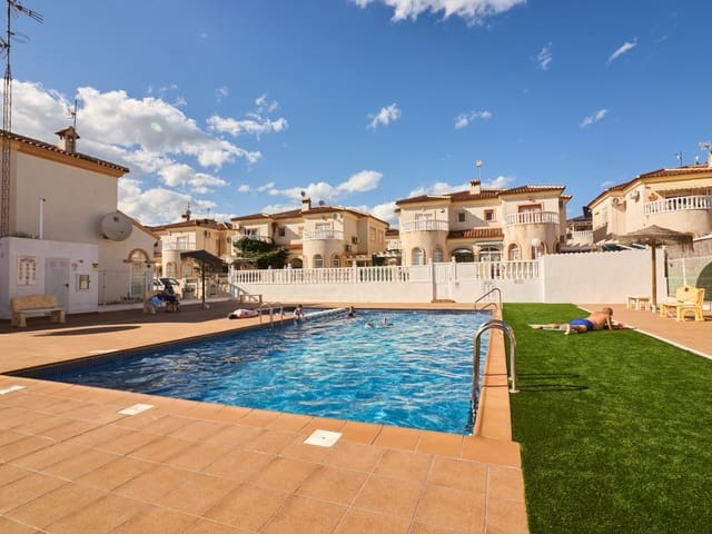 3 soveværelse Byhus til salg i Aguas Nuevas, Torrevieja med swimmingpool garage - € 185.000 (Ref: 9838388)