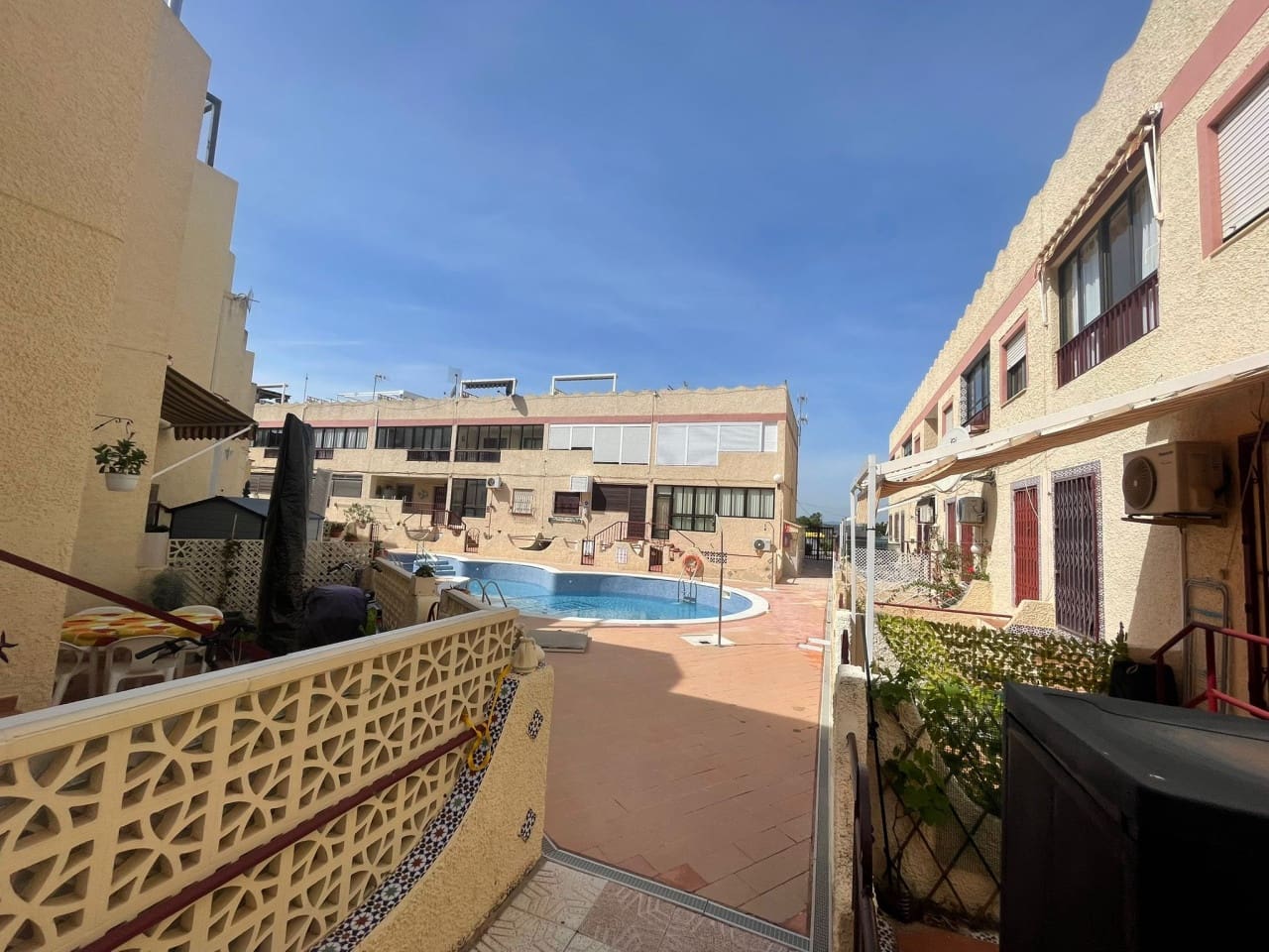 1 soveværelse Villa til salg i Guardamar del Segura med swimmingpool garage - € 119.000 (Ref: 9844626)