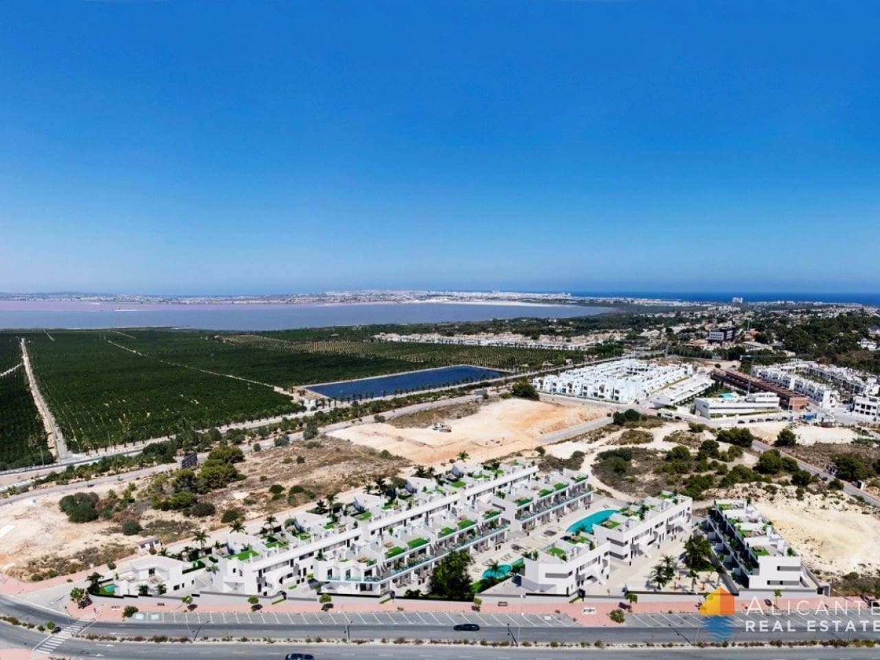 3 slaapkamer Villa te koop in Torrevieja met zwembad garage - € 539.000 (Ref: 9864743)