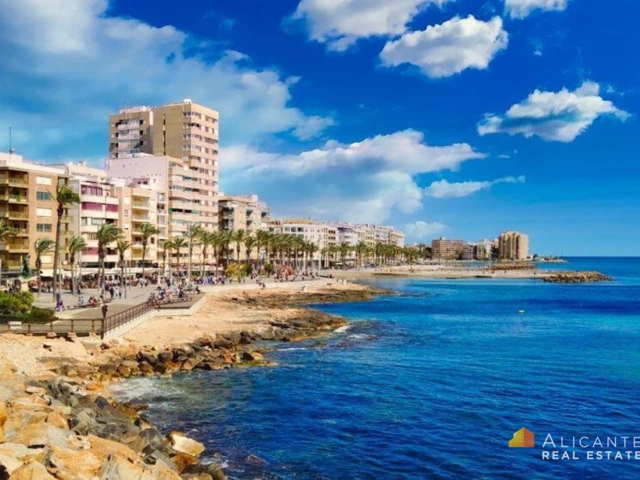 3 slaapkamer Villa te koop in Torrevieja met zwembad garage - € 539.000 (Ref: 9864743)