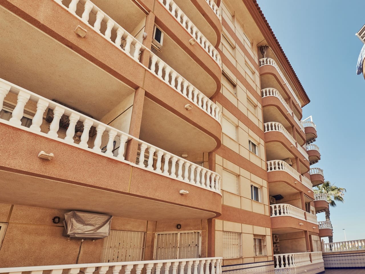 2 soverom Leilighet til salgs i Torrevieja med svømmebasseng - € 168 000 (Ref: 9879870)