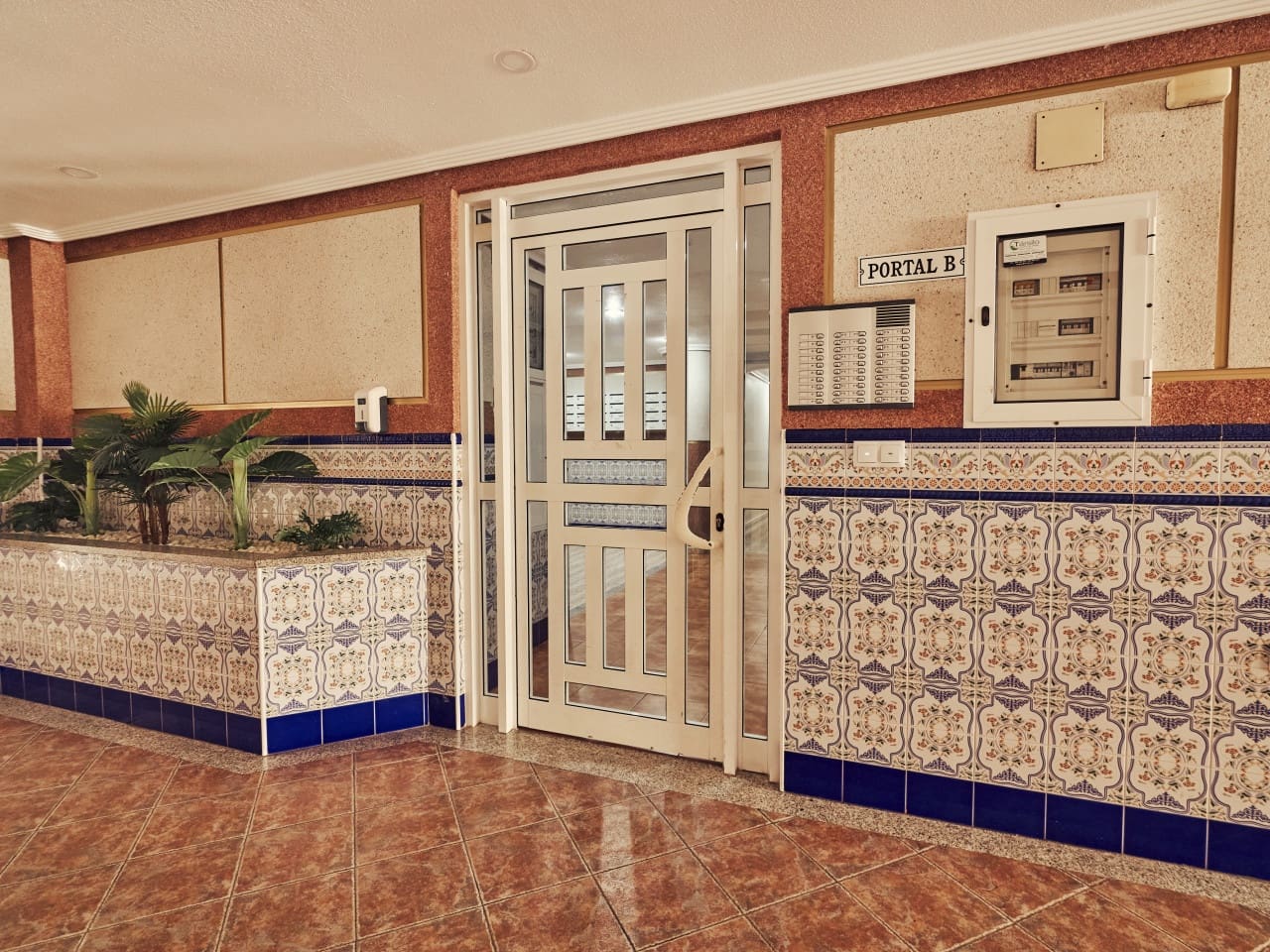 2 soverom Leilighet til salgs i Torrevieja med svømmebasseng - € 168 000 (Ref: 9879870)
