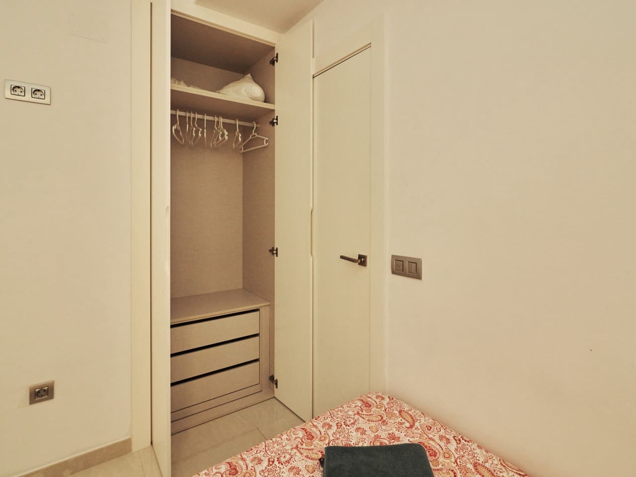 2 makuuhuone Huoneisto myytävänä paikassa Torrevieja mukana uima-altaan - 185 000 € (Ref: 9891151)
