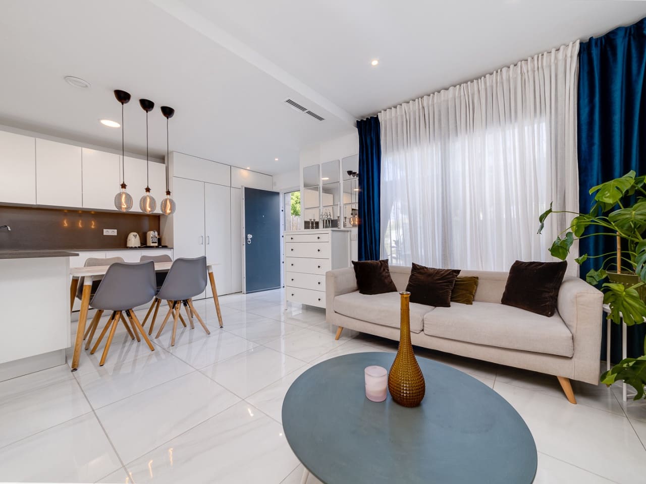 3 Zimmer Haus zu verkaufen in Filipinas mit Pool Garage - 324.900 € (Ref: 9893203)