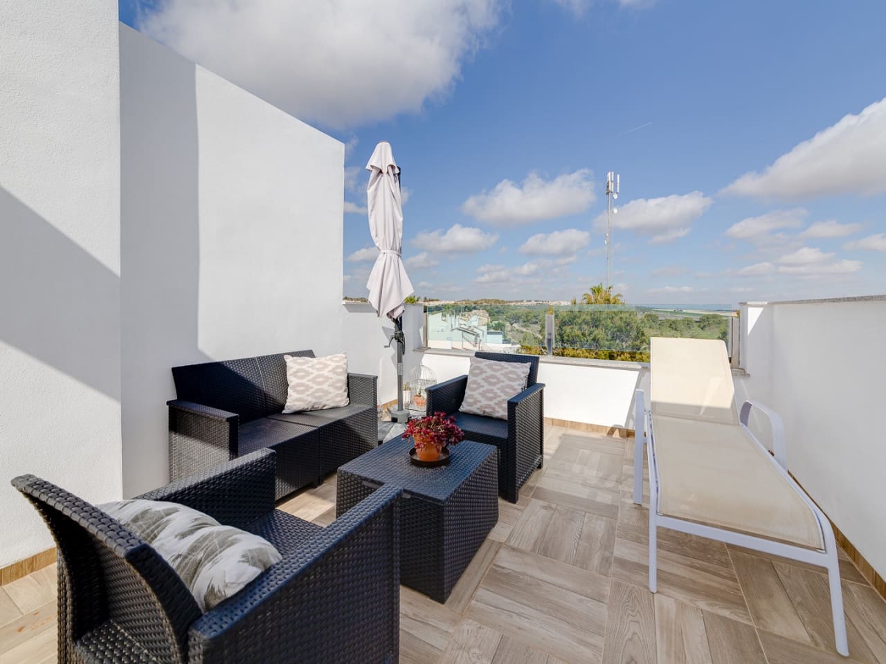 3 Zimmer Haus zu verkaufen in Filipinas mit Pool Garage - 324.900 € (Ref: 9893203)