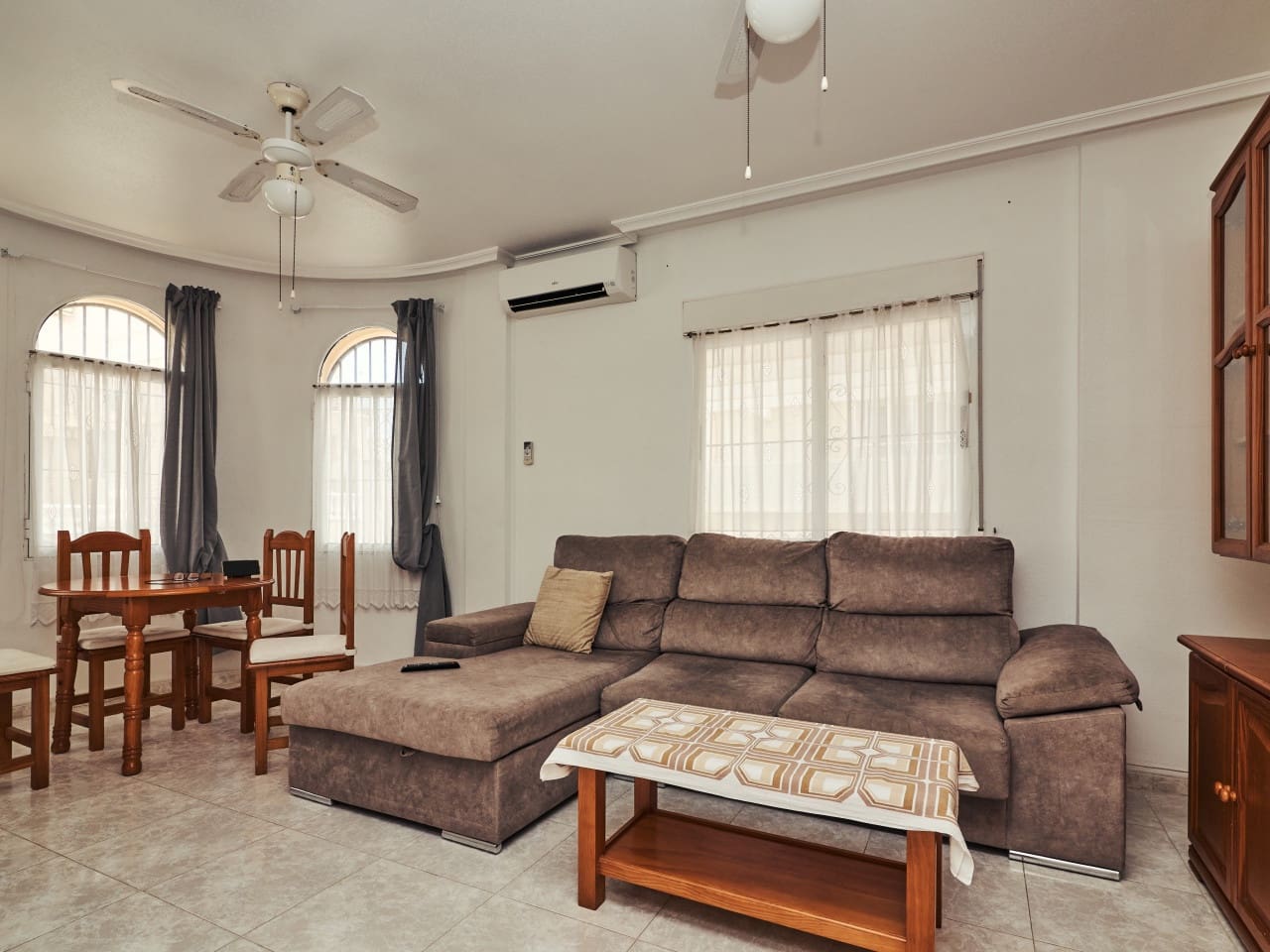 2 slaapkamer Huis te koop in Torrevieja met zwembad - € 185.000 (Ref: 9921072)