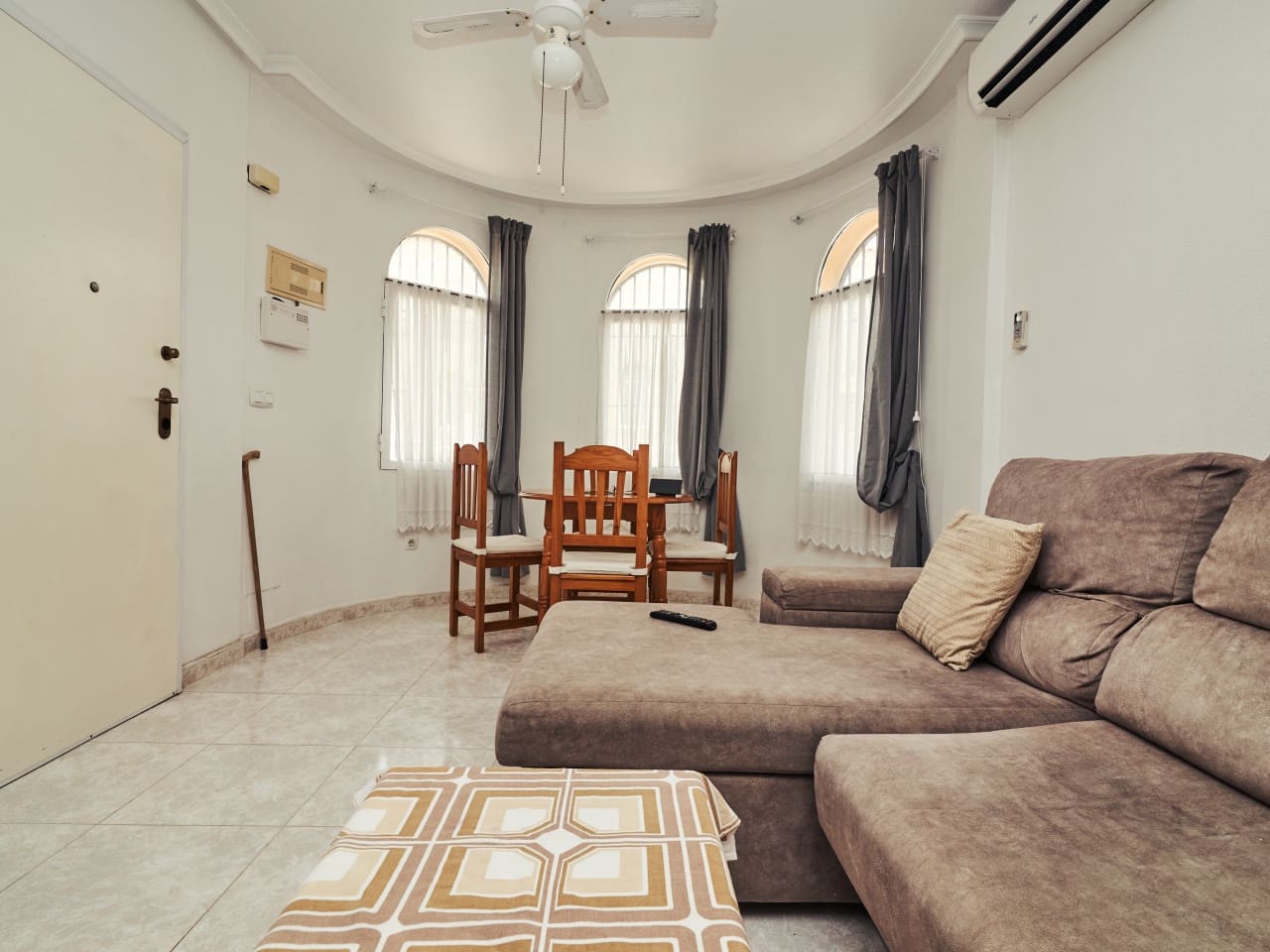 2 slaapkamer Huis te koop in Torrevieja met zwembad - € 185.000 (Ref: 9921072)