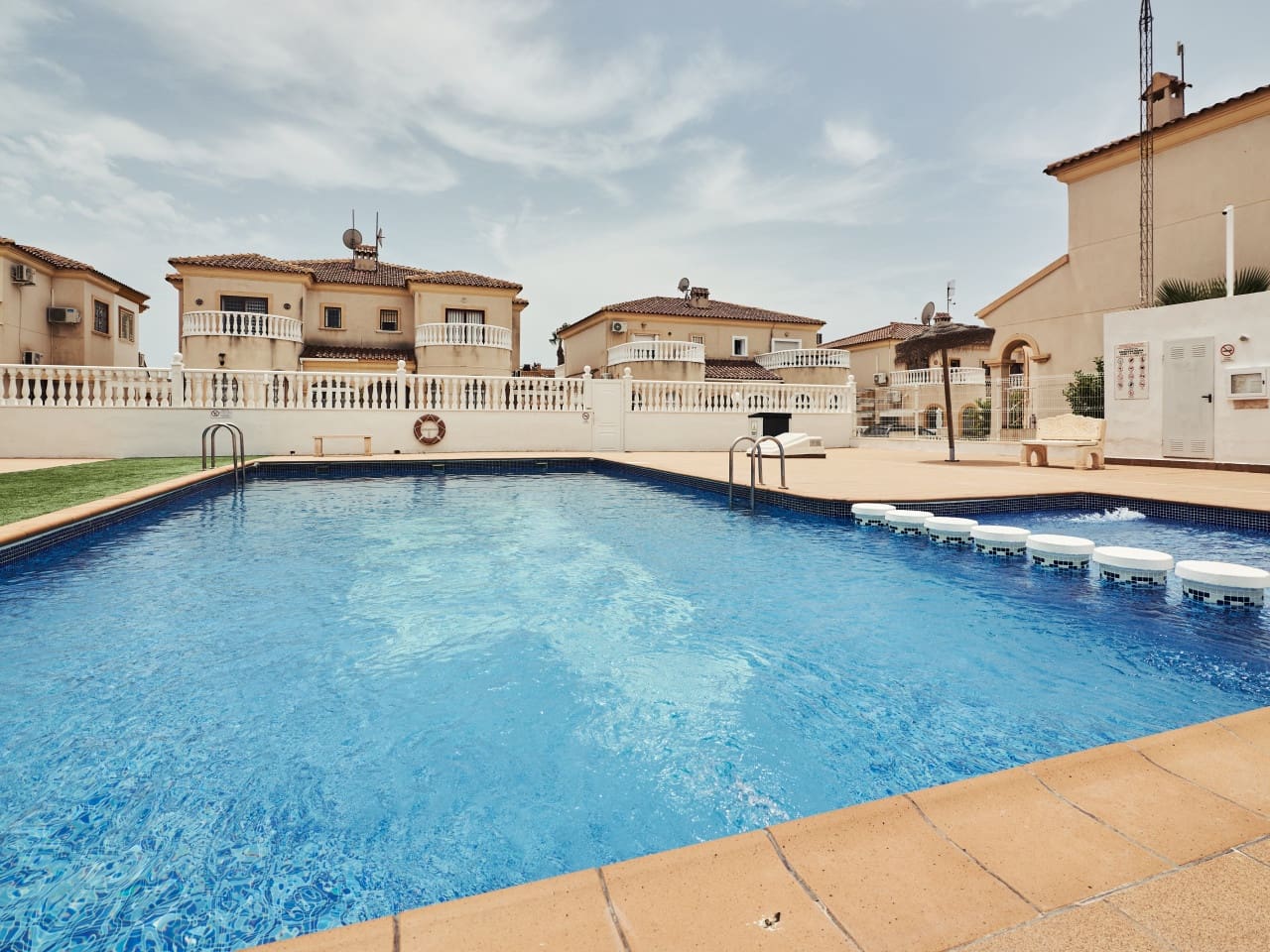 2 slaapkamer Huis te koop in Torrevieja met zwembad - € 185.000 (Ref: 9921072)