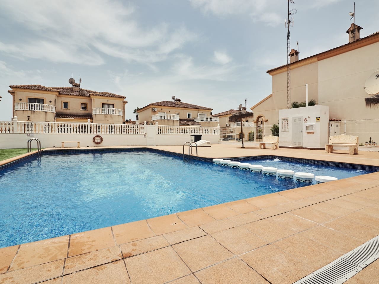2 slaapkamer Huis te koop in Torrevieja met zwembad - € 185.000 (Ref: 9921072)