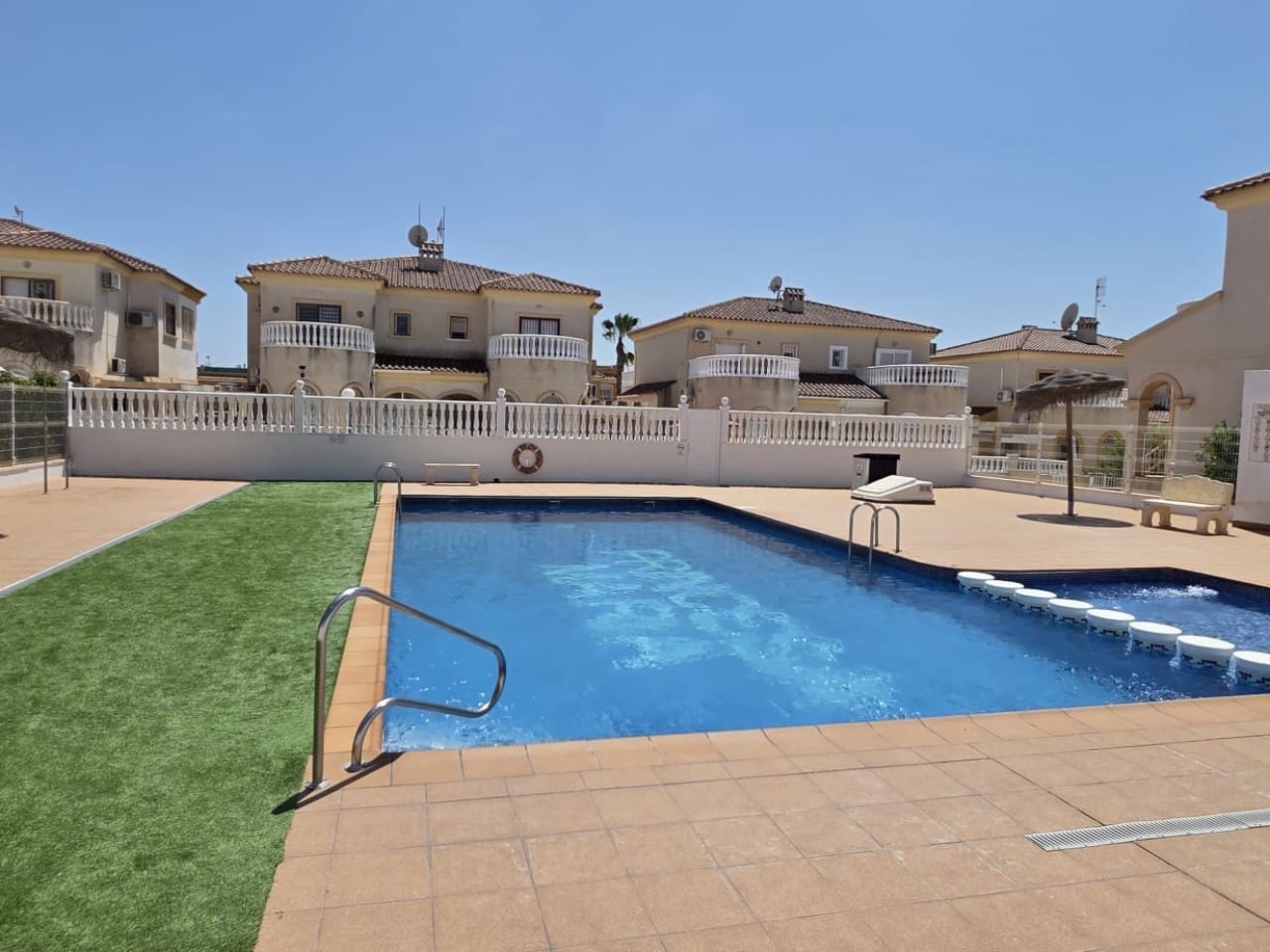 2 Zimmer Haus zu verkaufen in Torrevieja mit Pool - 185.000 € (Ref: 9921072)