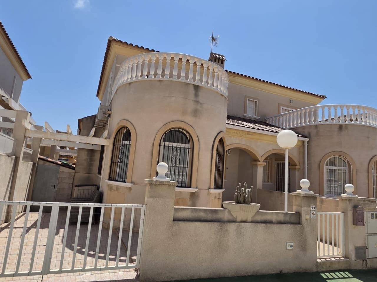 2 Zimmer Haus zu verkaufen in Torrevieja mit Pool - 185.000 € (Ref: 9921072)