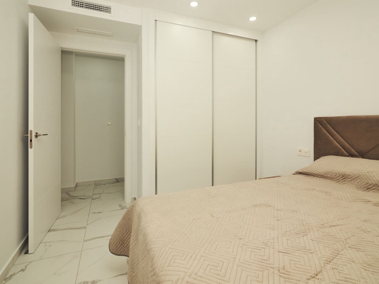 2 bedroom Apartment for sale in Torrevieja with pool garage - € 326,900 (Ref: 9930031)
