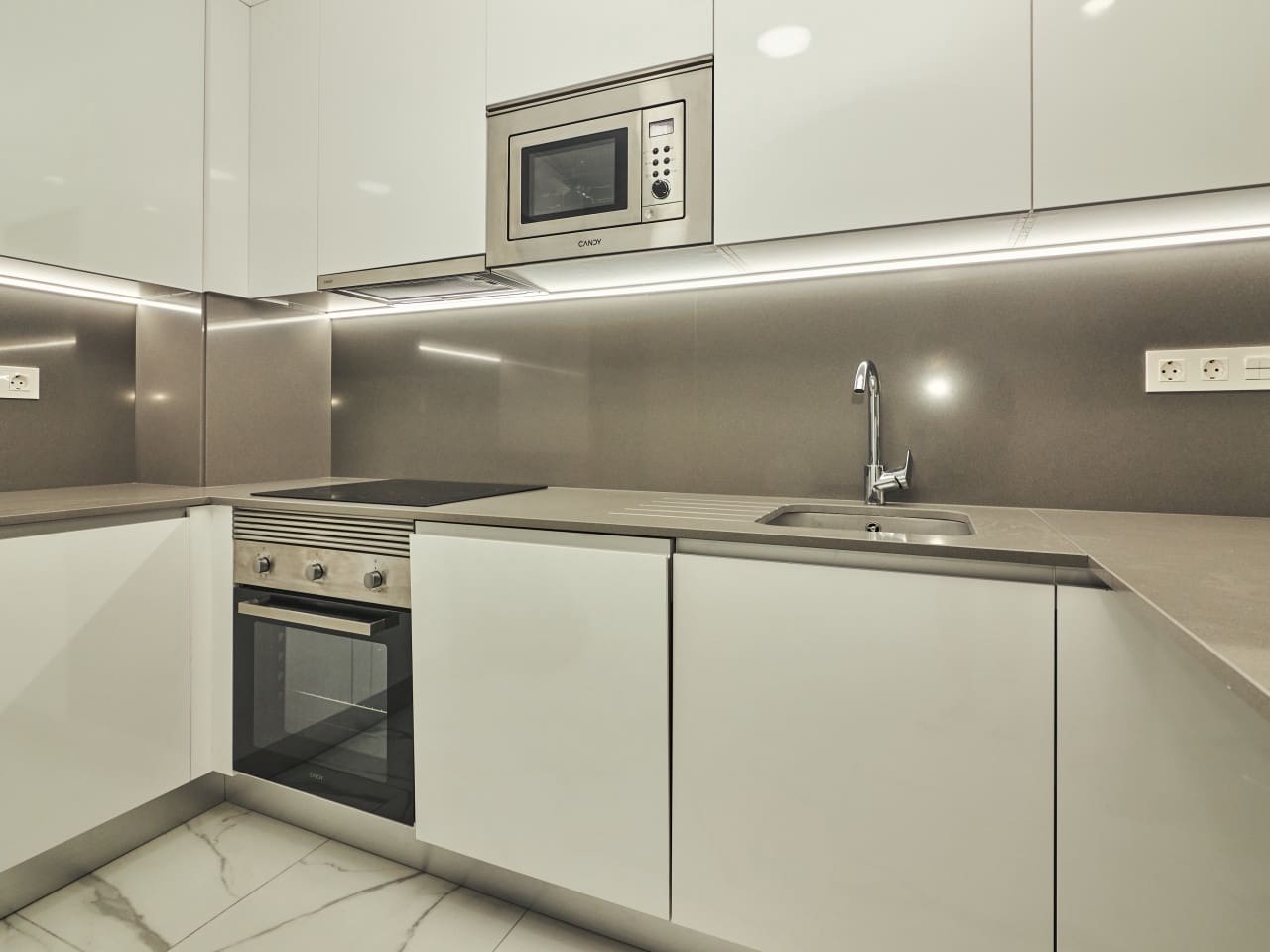 2 bedroom Apartment for sale in Torrevieja with pool garage - € 326,900 (Ref: 9930031)