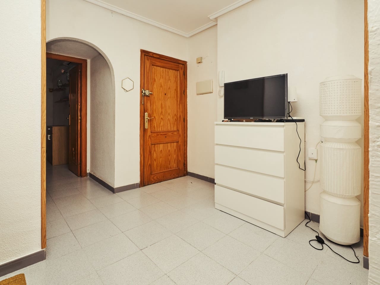 Apartamento de 2 habitaciones en Torrevieja en venta - 118.500 € (Ref: 9930032)
