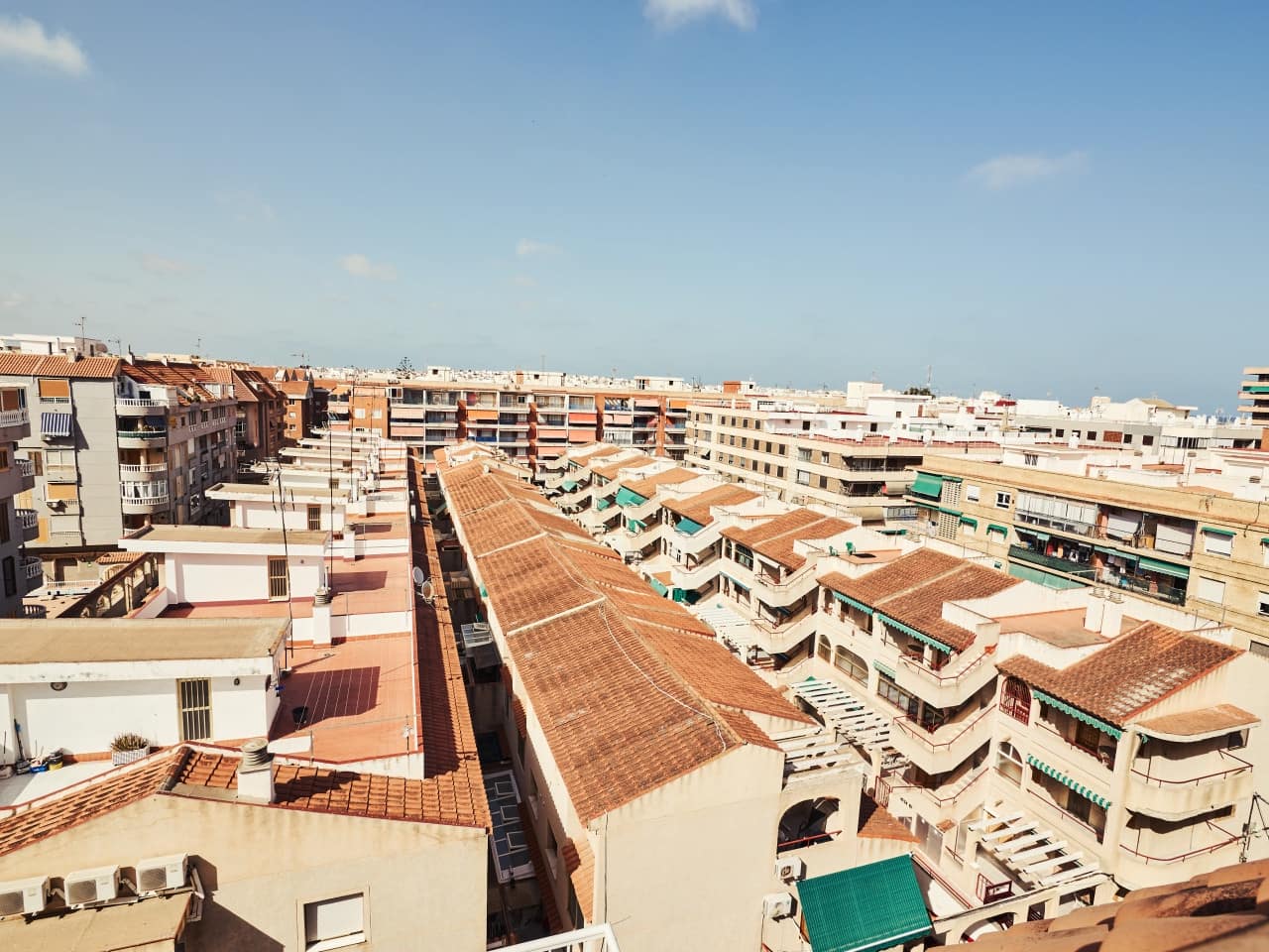 Apartamento de 2 habitaciones en Torrevieja en venta - 118.500 € (Ref: 9930032)