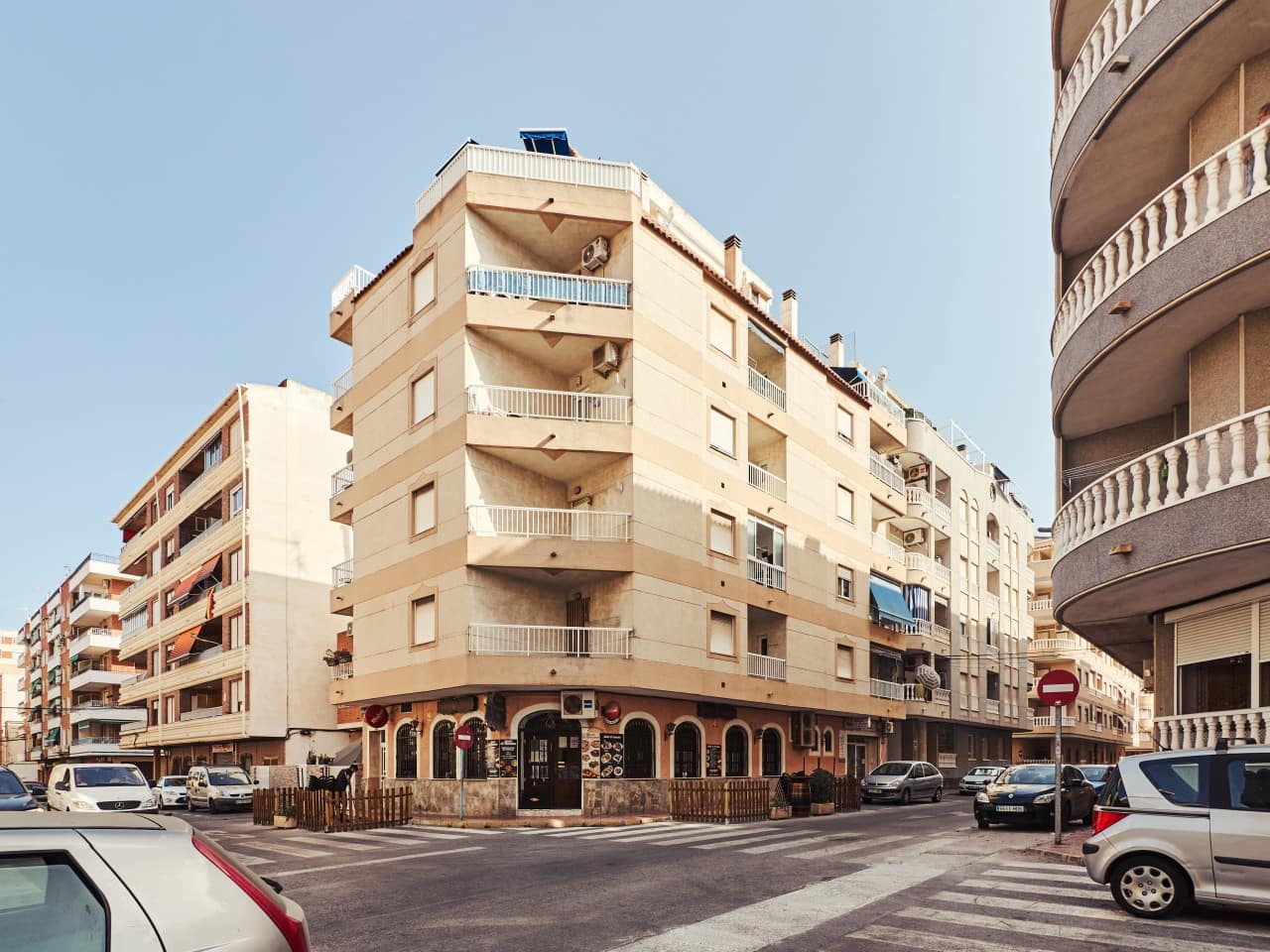 Apartamento de 2 habitaciones en Torrevieja en venta - 118.500 € (Ref: 9930032)