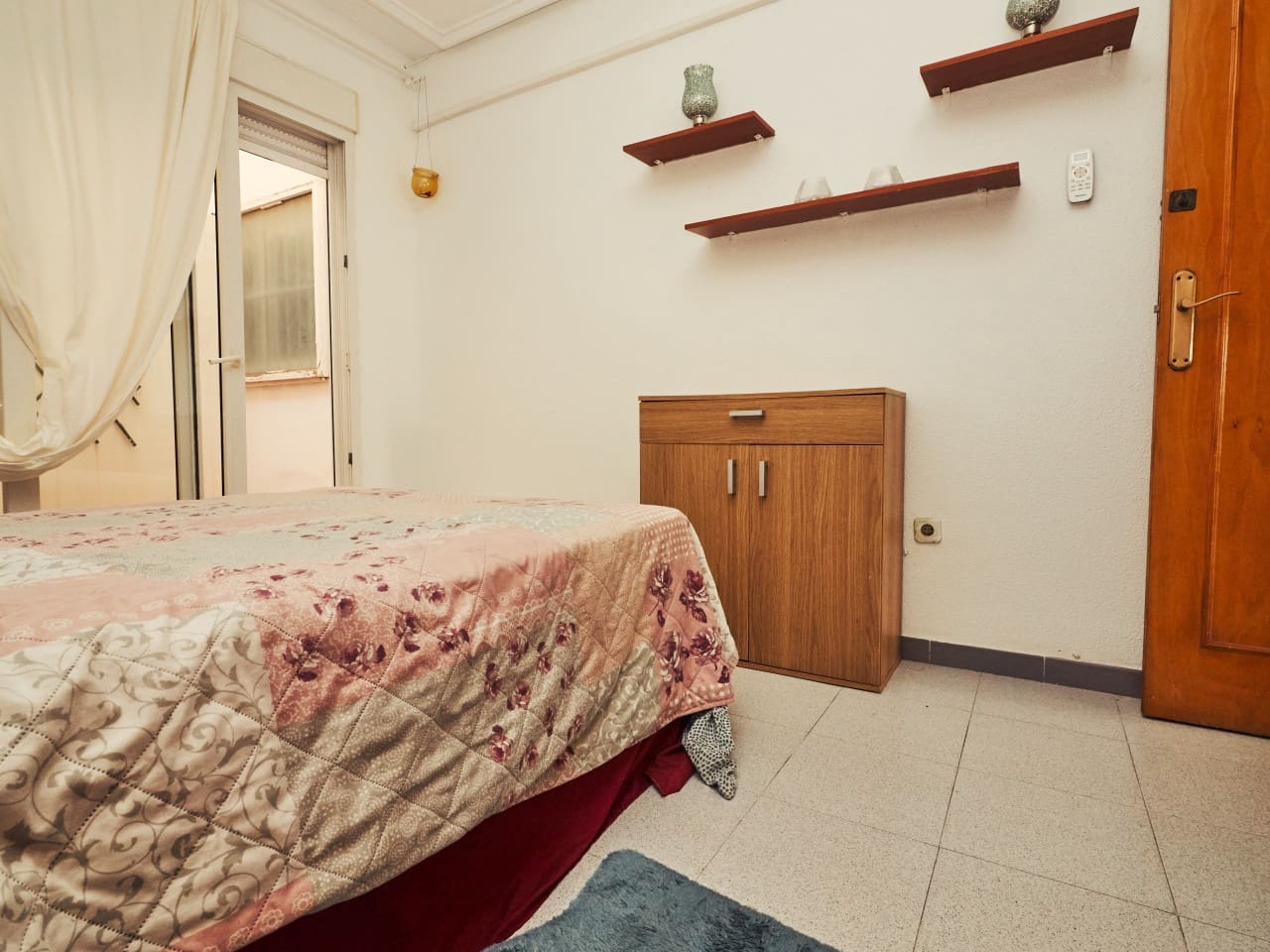 Apartamento de 2 habitaciones en Torrevieja en venta - 118.500 € (Ref: 9930032)