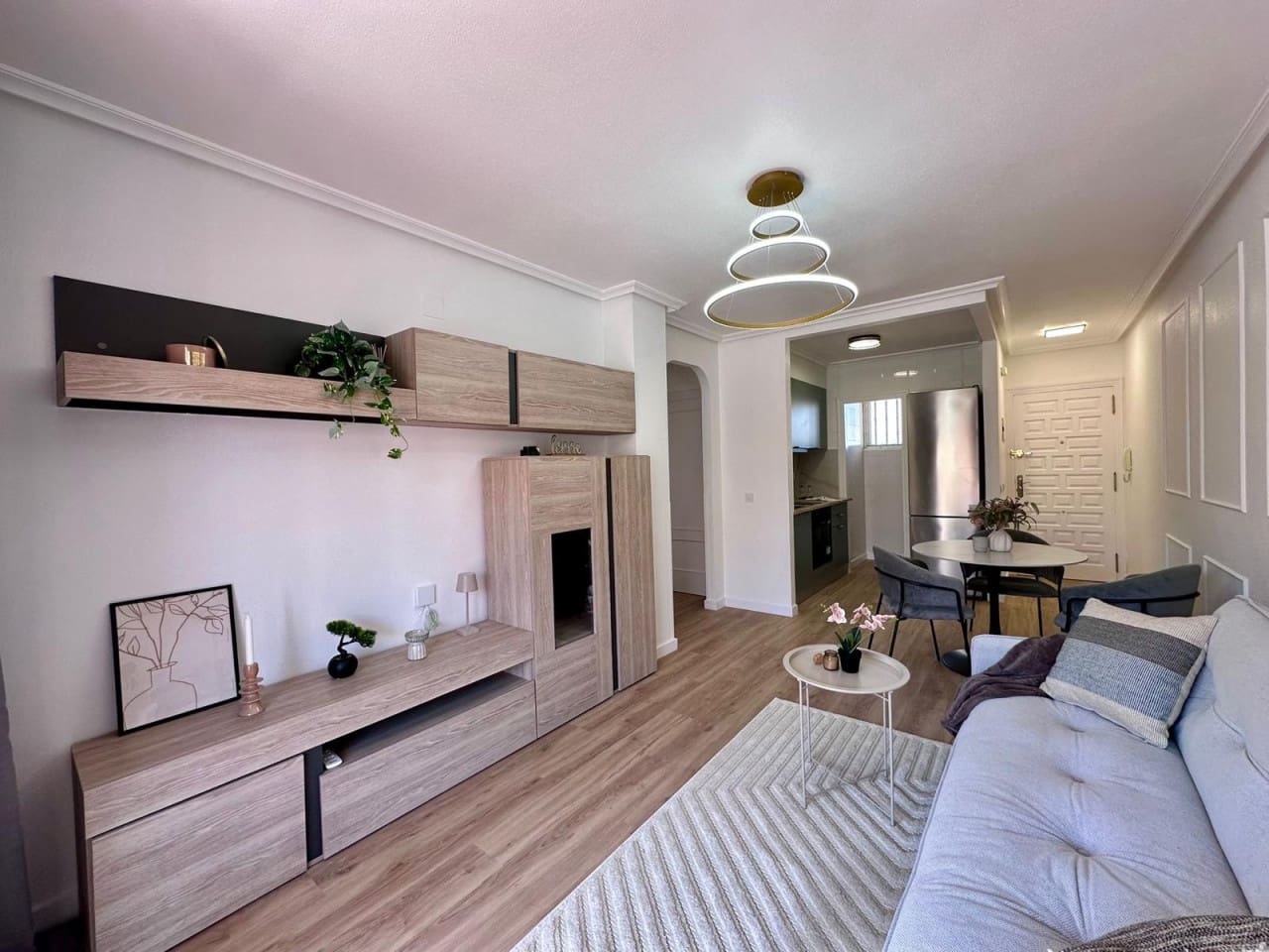 Apartamento de 2 habitaciones en Torrevieja en venta con piscina garaje - 199.900 € (Ref: 9934927)