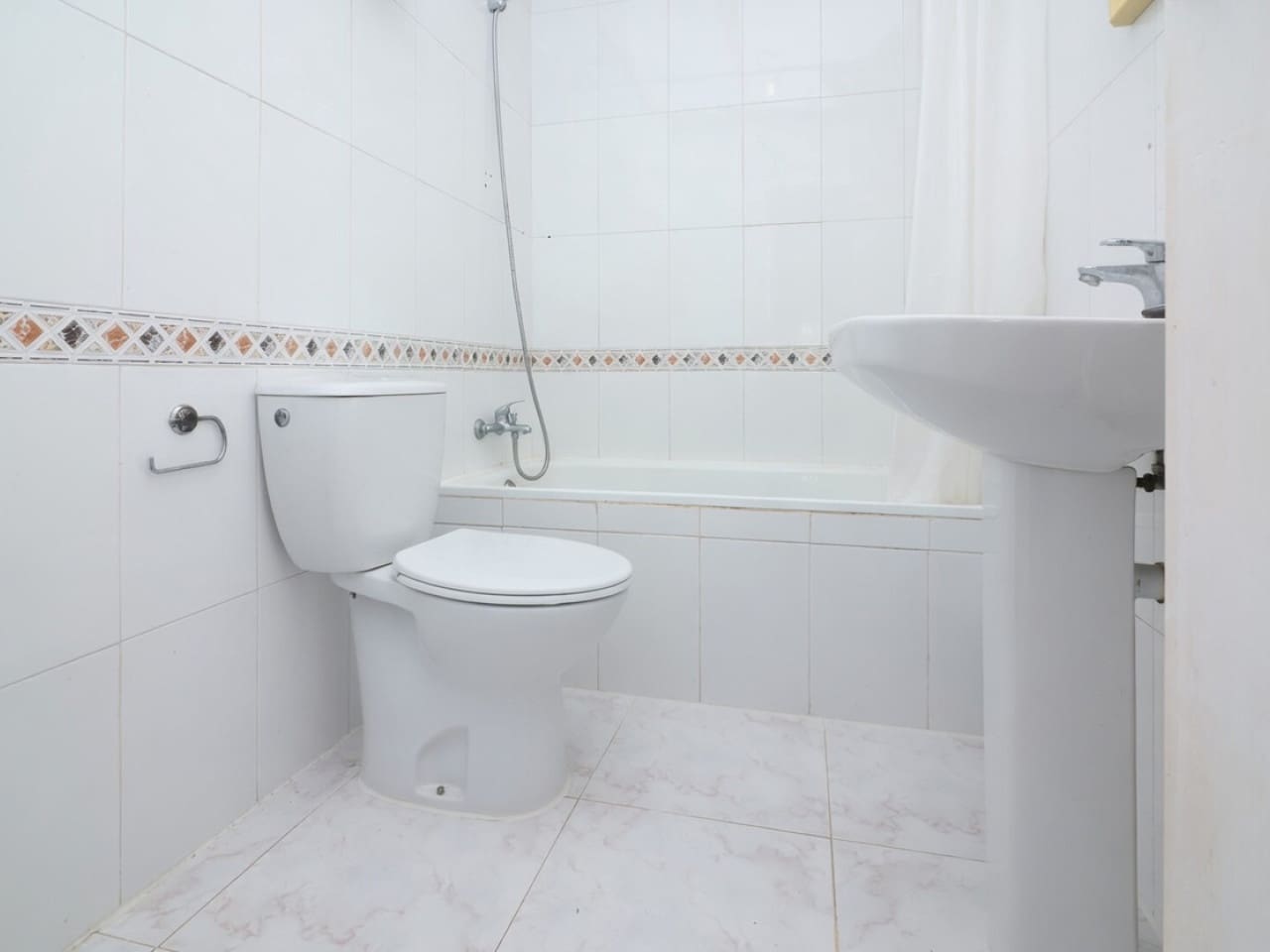 2 soverom Villa til salgs i El Chaparral med svømmebasseng garasje - € 115 000 (Ref: 9941187)