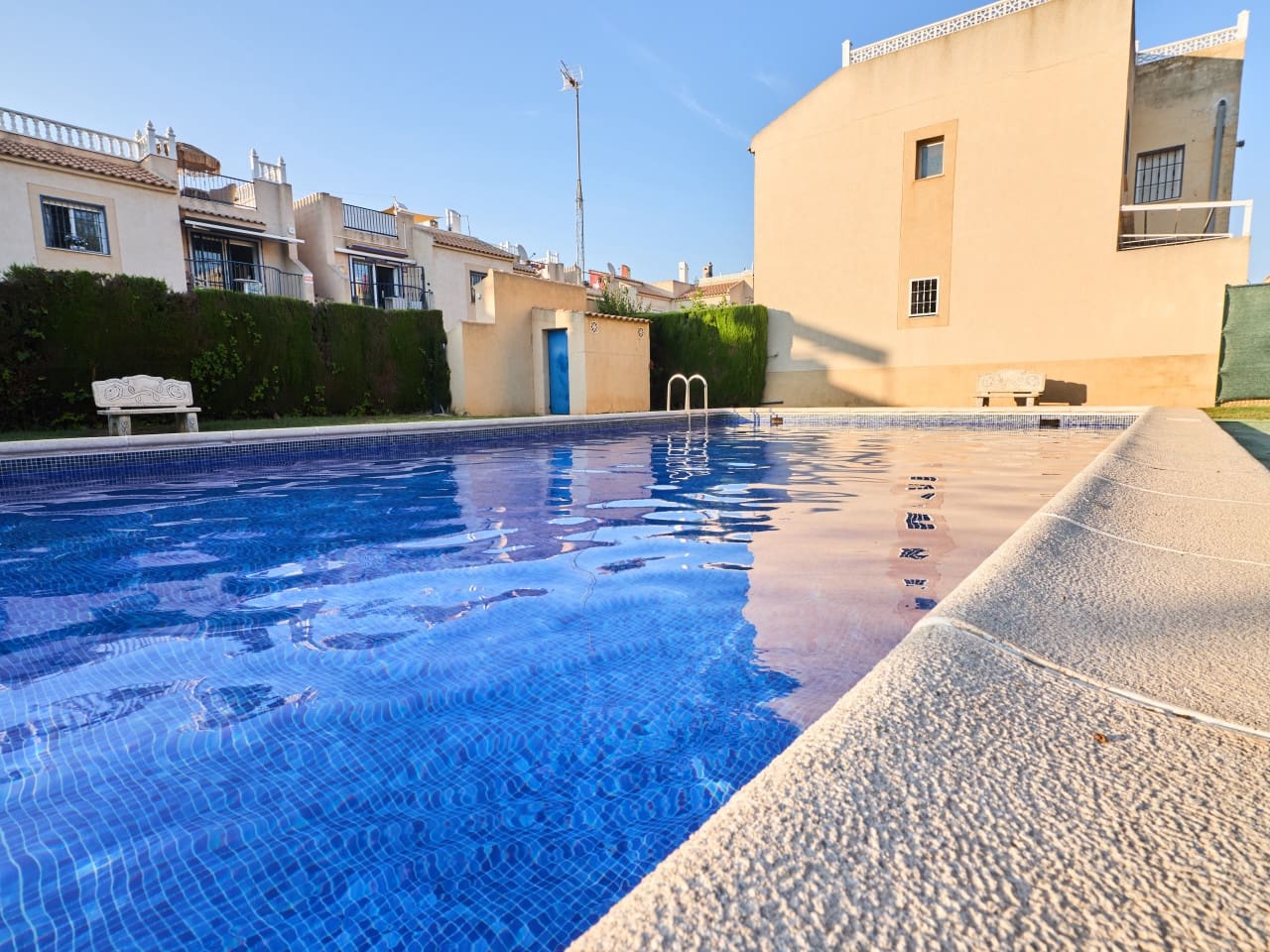 2 soverom Villa til salgs i El Chaparral med svømmebasseng garasje - € 115 000 (Ref: 9941187)