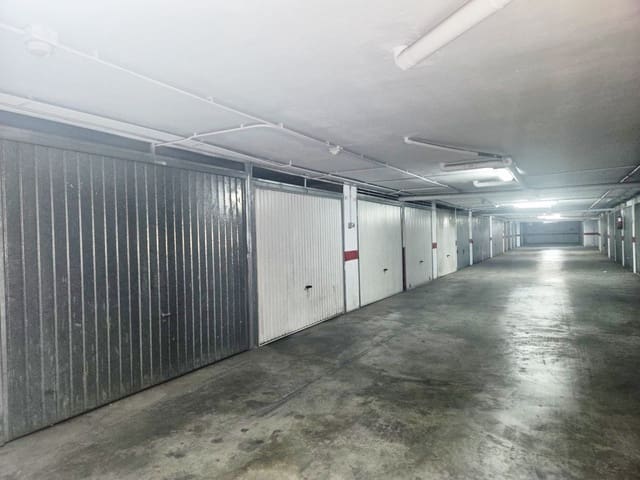 Garage til salg i Parque de las Naciones, Torrevieja - € 19.900 (Ref: 9941189)