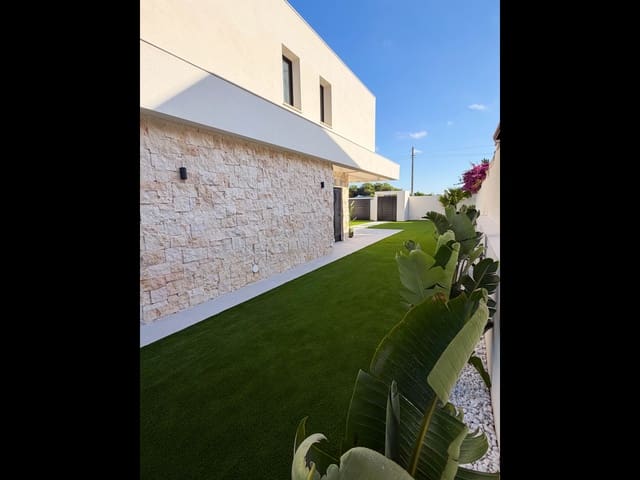 4 soverom Villa til salgs i Los Balcones med svømmebasseng garasje - € 895 000 (Ref: 9948905)