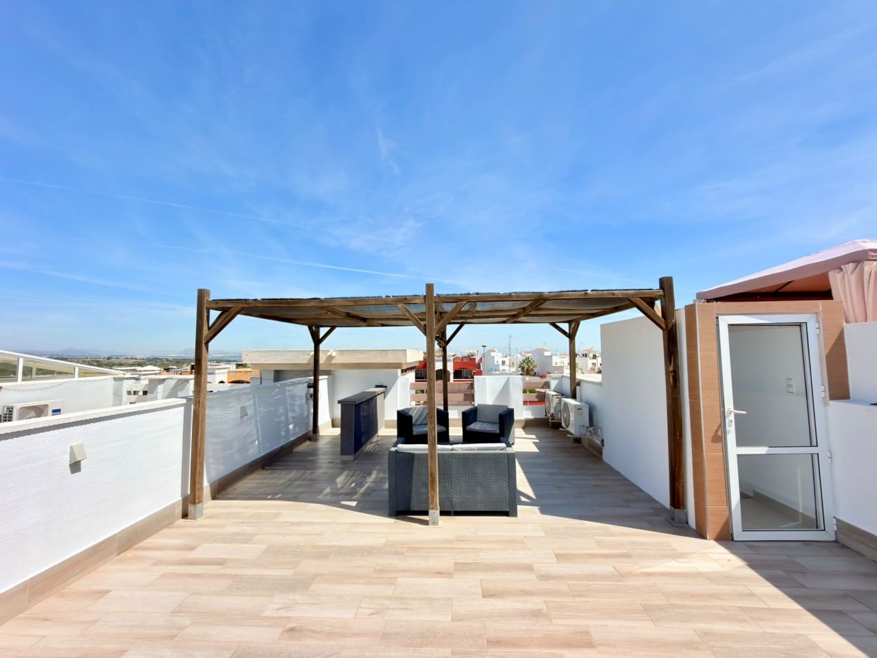 2 soveværelse Villa til salg i Orihuela Costa med swimmingpool - € 178.000 (Ref: 9952828)