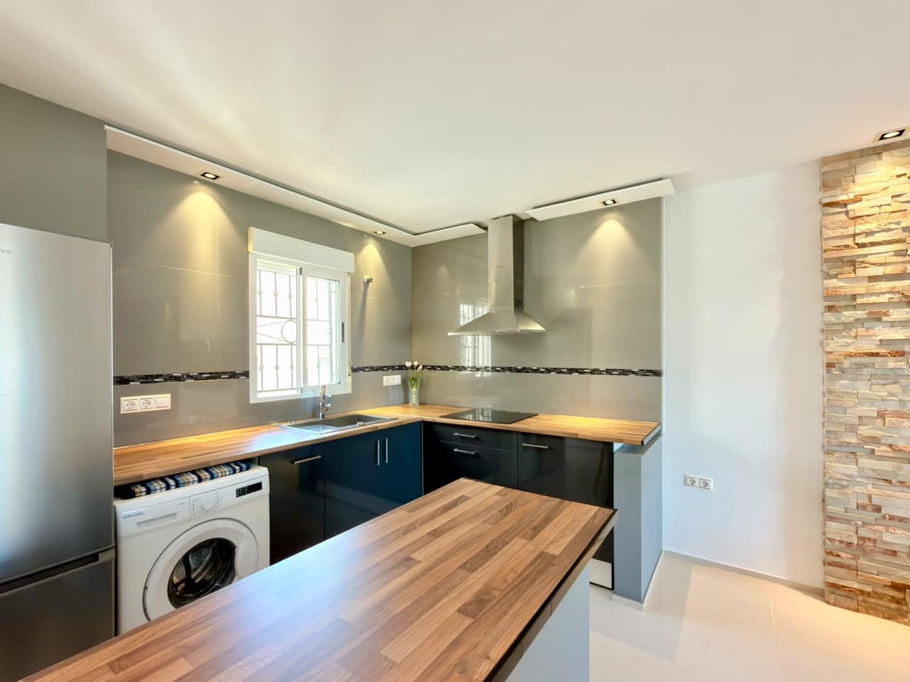 2 soveværelse Villa til salg i Orihuela Costa med swimmingpool - € 178.000 (Ref: 9952828)