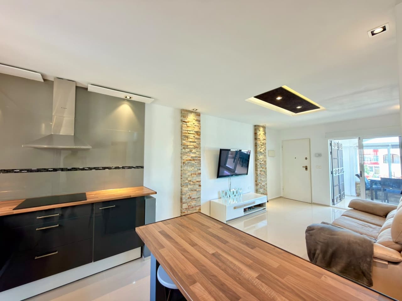 2 soveværelse Villa til salg i Orihuela Costa med swimmingpool - € 178.000 (Ref: 9952828)
