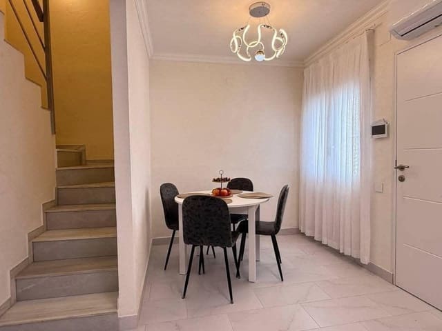 3 soverom Hus til salgs i Nueva Torrevieja, Torrevieja med svømmebasseng - € 259 900 (Ref: 9958399)