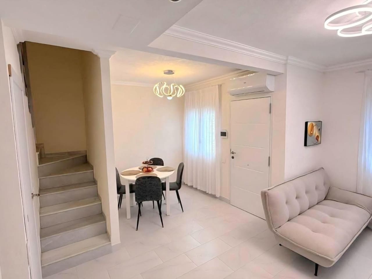 3 bedroom Townhouse for sale in Torrevieja with pool - € 259,900 (Ref: 9958399)
