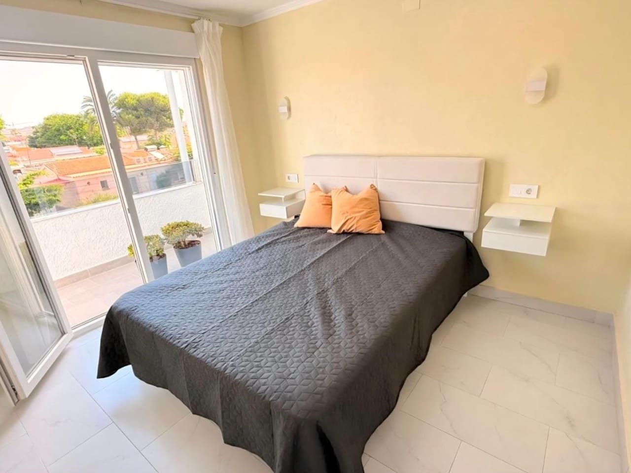 3 bedroom Townhouse for sale in Torrevieja with pool - € 259,900 (Ref: 9958399)
