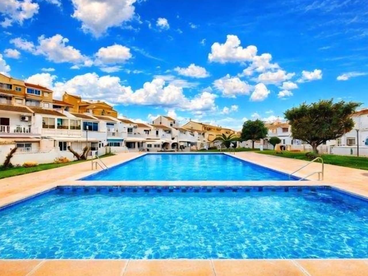 3 bedroom Townhouse for sale in Torrevieja with pool - € 259,900 (Ref: 9958399)