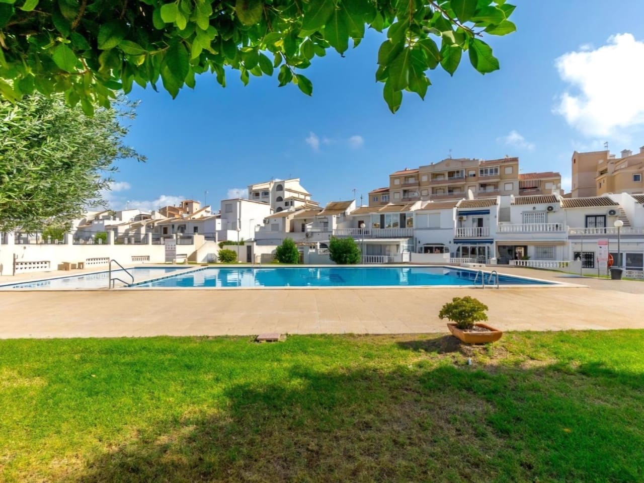 3 bedroom Townhouse for sale in Torrevieja with pool - € 259,900 (Ref: 9958399)