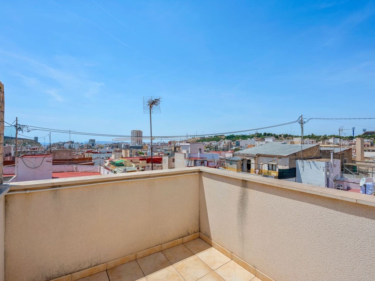 2 Zimmer Apartment zu verkaufen in Alicante / Alacant Stadt - 189.000 € (Ref: 9973592)