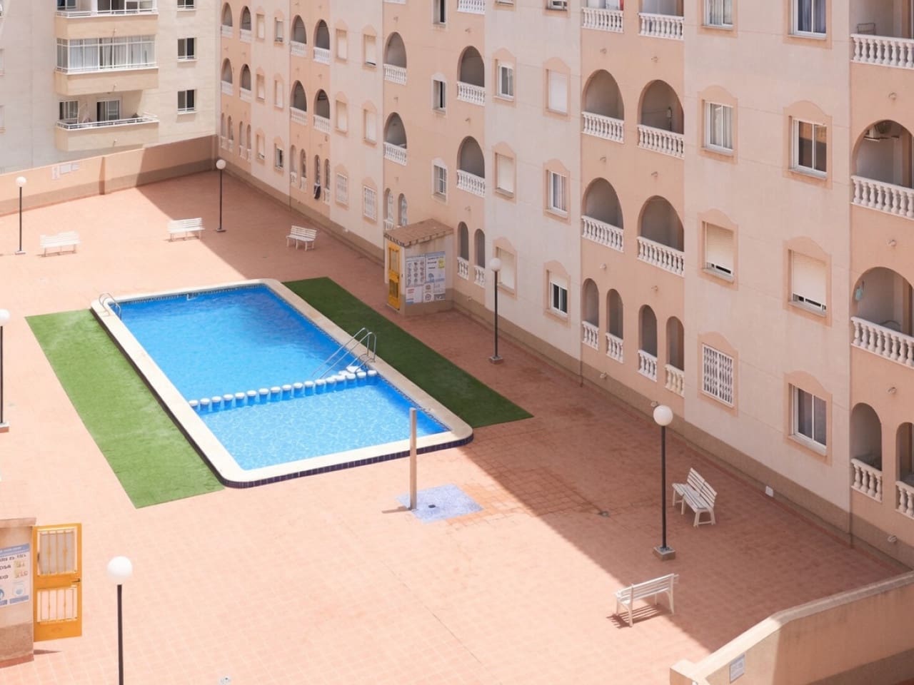 2 soverom Leilighet til salgs i Torrevieja med svømmebasseng - € 149 900 (Ref: 9973593)