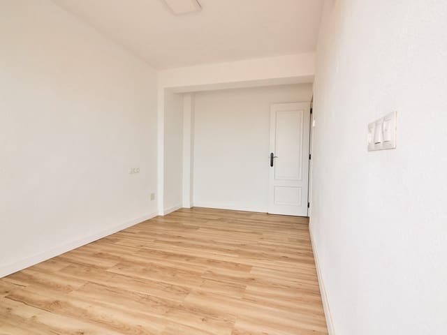 Apartamento de 2 habitaciones en Los Europeos, Torrevieja en venta - 159.000 € (Ref: 9975947)